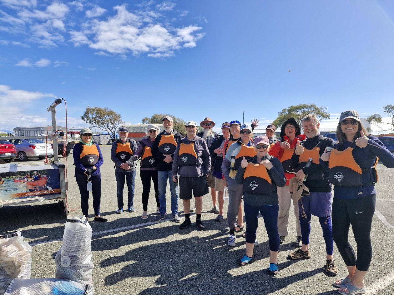 Alzheimers Nelson Tasman had a fantastic day out thanks to Wilderness Canoe Trus during September – fifteen people headed out from Nelson Marina by canoe to the lighthouse on the Boulder Bank.