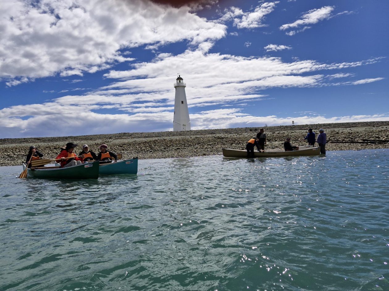 Alzheimers Nelson Tasman had a fantastic day out thanks to Wilderness Canoe Trus during September – fifteen people headed out from Nelson Marina by canoe to the lighthouse on the Boulder Bank.